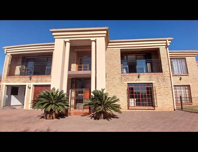 5 BEDROOM HOUSE FOR SALE IN GOLF PARK